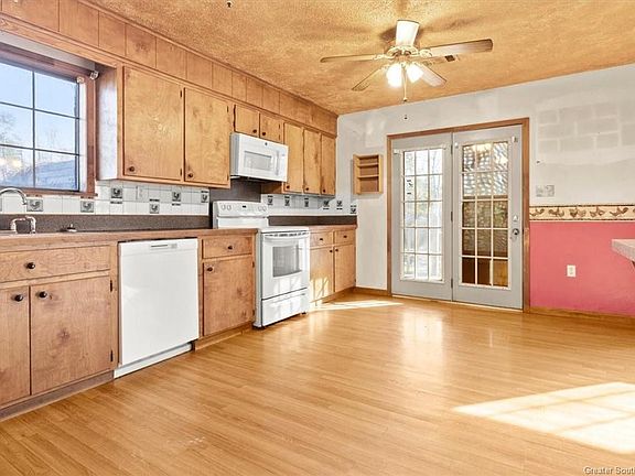 2nd image of 655 Pinecone Dr
