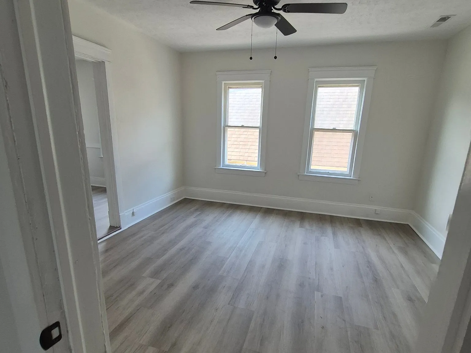 3449 West 54th Lower Unit 3 bedroom 1 bath — Photo 4