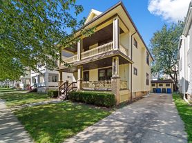1276 Fry Ave