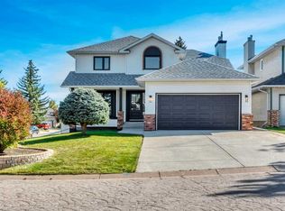 238 Hawktree Bay NW, Calgary, AB T3G 2Z3