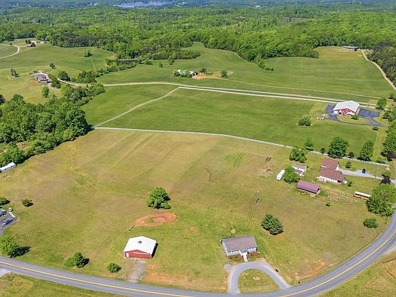 4th image of 1147 Hickory Cove Ln