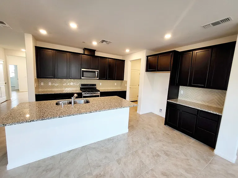 2733 Penrose Ln — Photo 9
