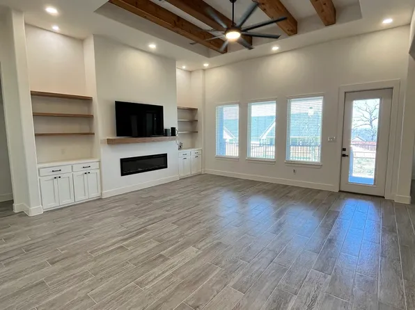 105 Ash Parkway, La Vernia, TX 78121