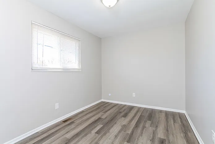 11718 Hamlet Rd — Photo 9
