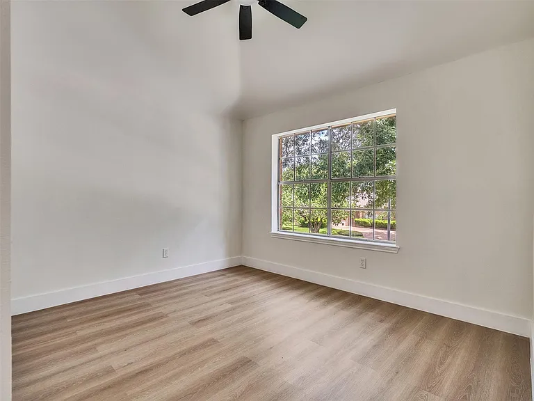 246 Cedar Elm Ln — Photo 36