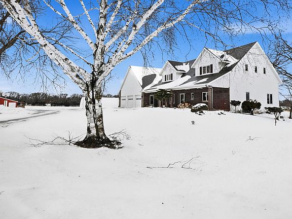 3rd image of 3825 County Road 40 NE