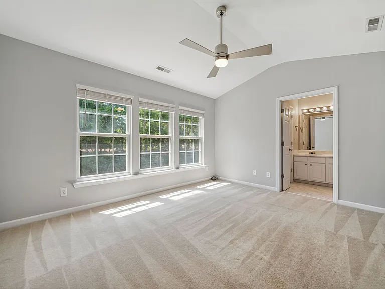 306 Canyon Lake Cir — Photo 8