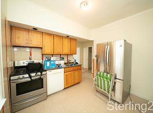 18-45 Ditmars Blvd #3R, Astoria, NY 11105