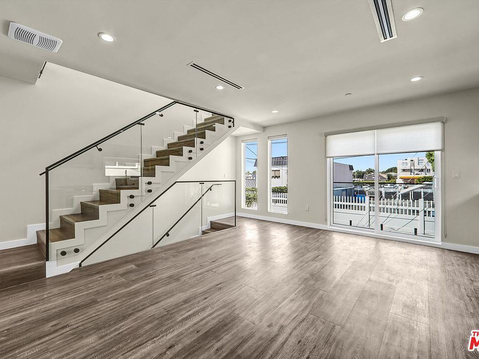1st image of 1309 N Sycamore Ave #1/2