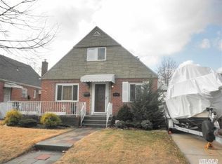 4736 201st St, Bayside, NY 11361