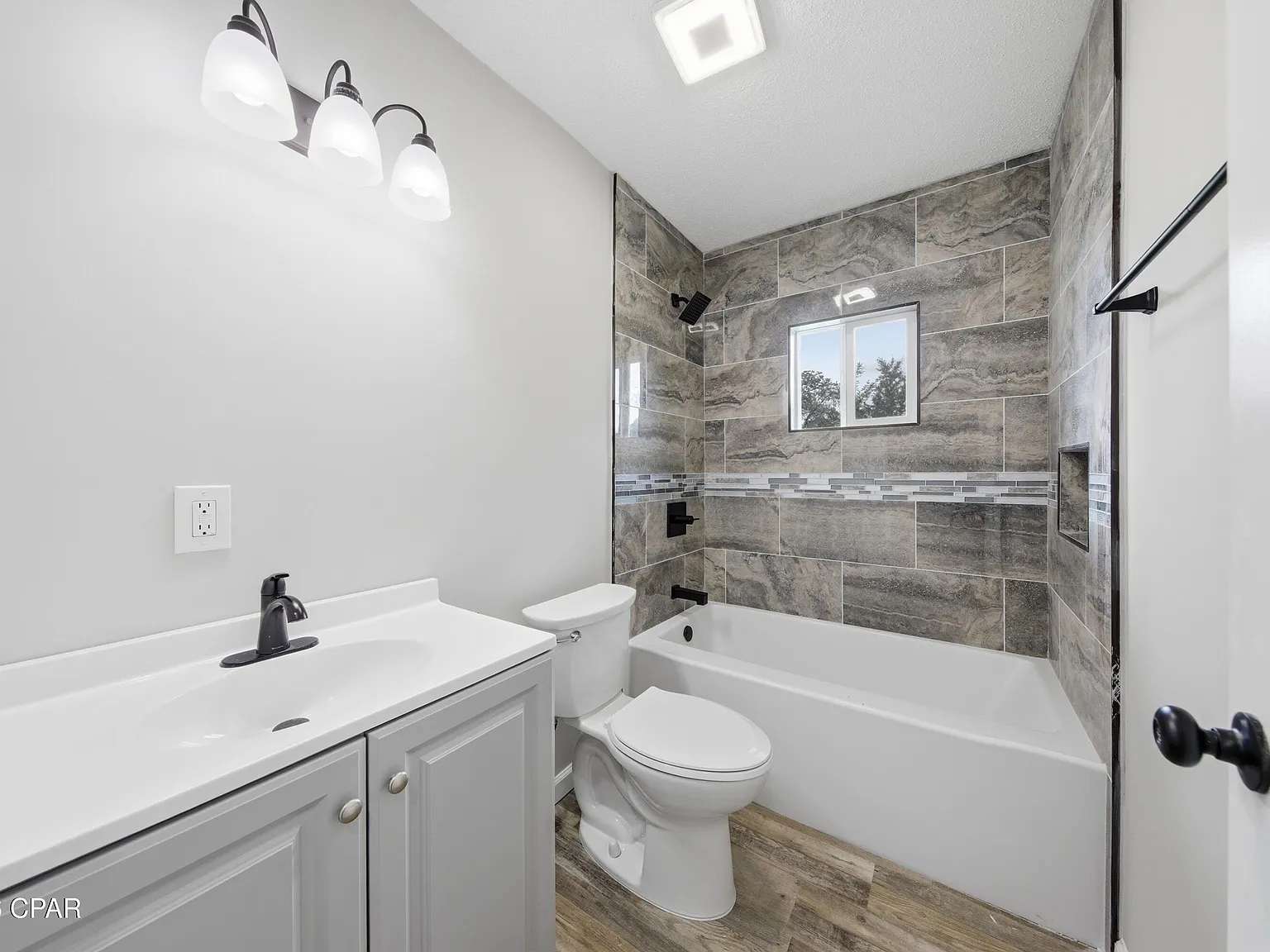 3 bed, 1140 sqft, $1,800 — Photo 4