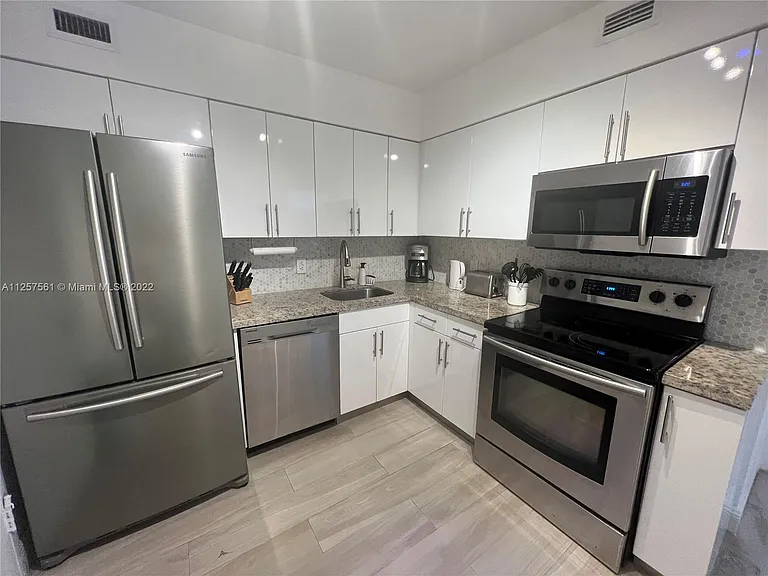 5151 Collins Ave #725 — Photo 5