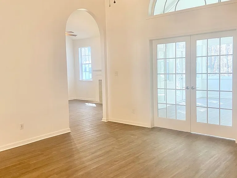 129 Tappan Zee Dr — Photo 5