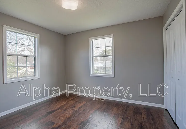 210 Carter St — Photo 10
