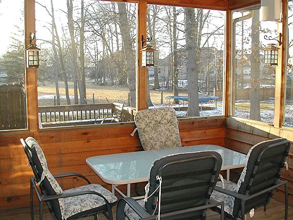 Sc Porch W Hot Tub 