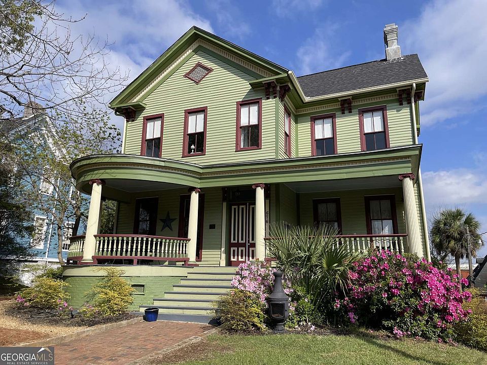 1st image of 676 College St