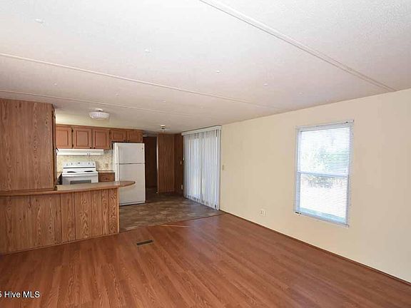 3rd image of 1411 Diamond Ln