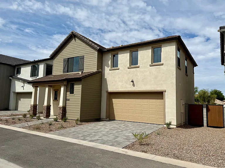 2345 E Stephens Ct — Photo 2