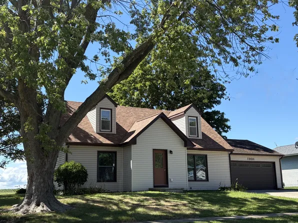 1901 Kenny Ave, Champaign, IL 61822