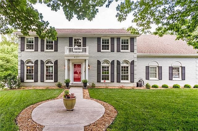 1st image of 421 NE Greenway Dr