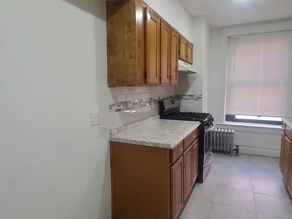 5th image of 35 Stephens Ct #3