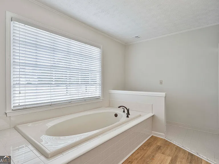 544 Sullivan Rd — Photo 23