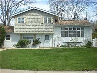 2nd image of 952 Carmans Rd