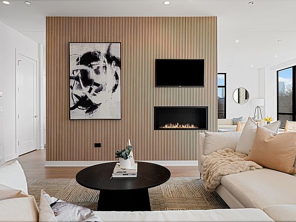 4th image of 1340 W Chestnut St #401