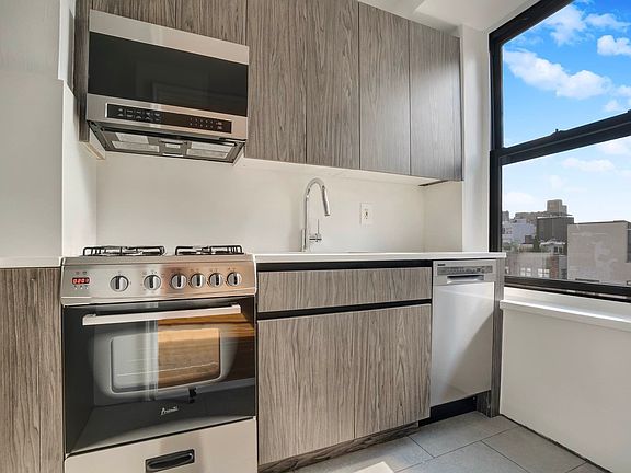 4th image of 161 W 16th St APT 12G