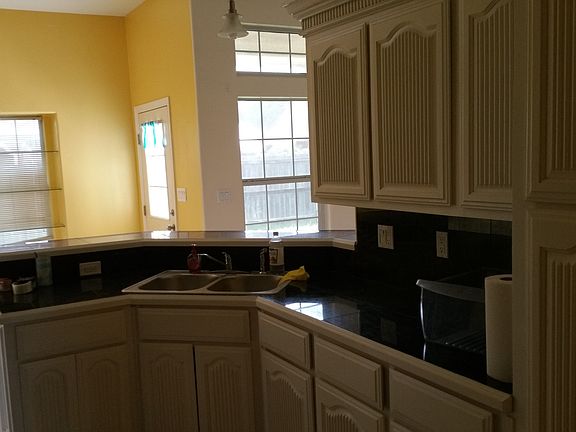 3rd image of 925 Lion Dr