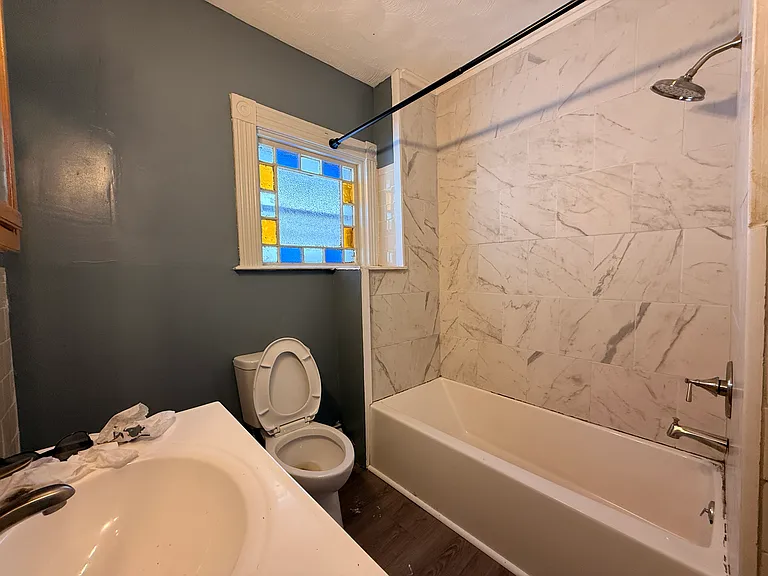 276 Lonsdale Ave #2 — Photo 6