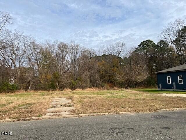 2nd image of 501 Raleigh St Lot 501