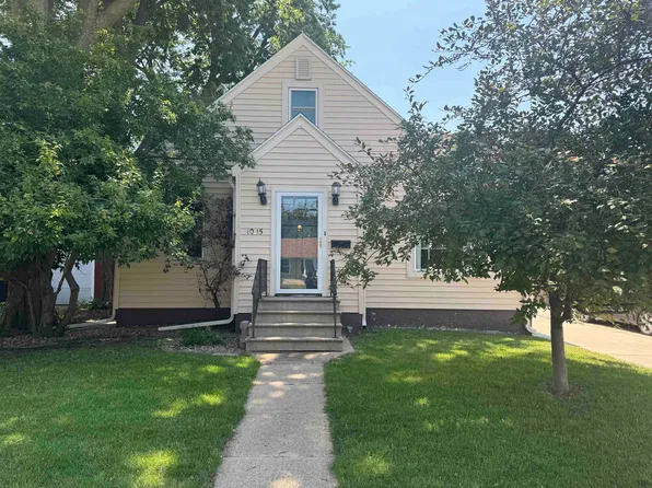 1015 W 11th St, Hastings, NE 68901