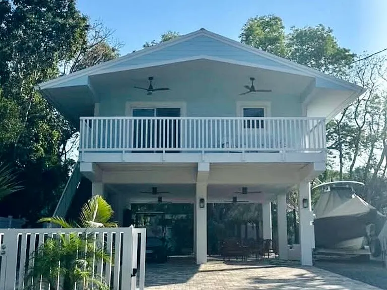 106 Mangrove Ave — Photo 1