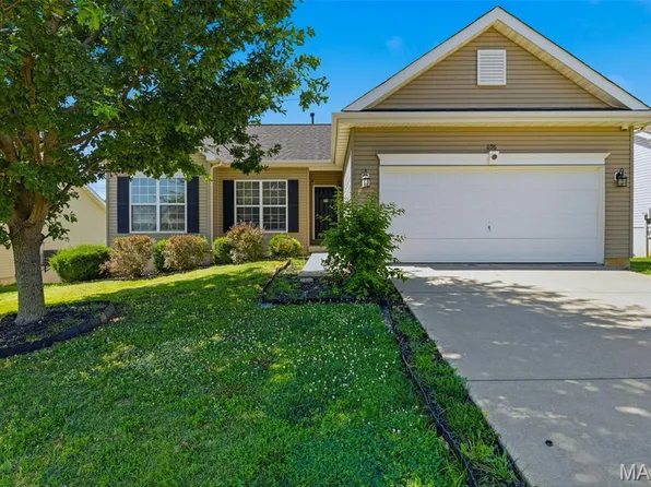 696 Springfield Dr, Wentzville, MO 63385