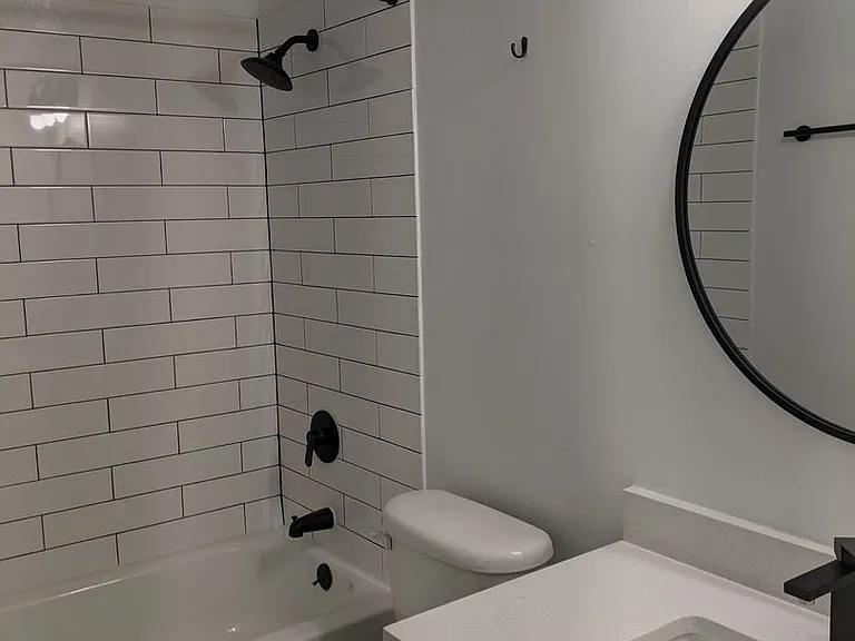 Townhollow Apartments — Photo 25