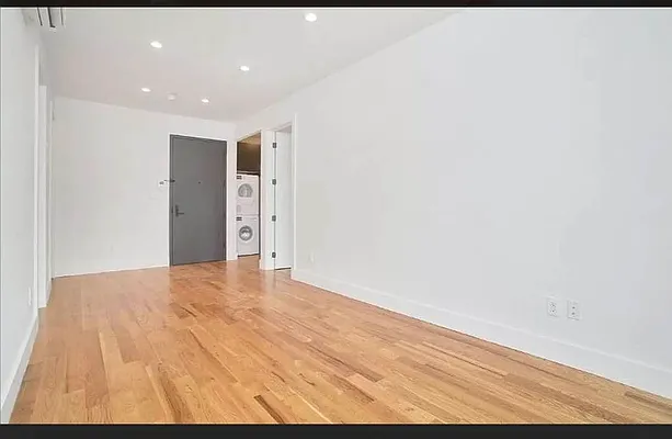 Rented by EXR | media 12