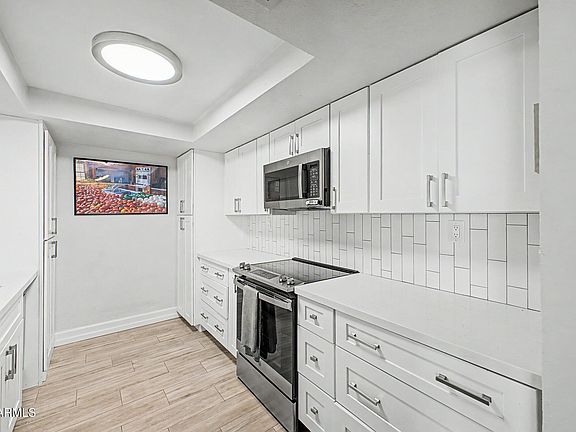 4th image of 3825 E CAMELBACK Road #122