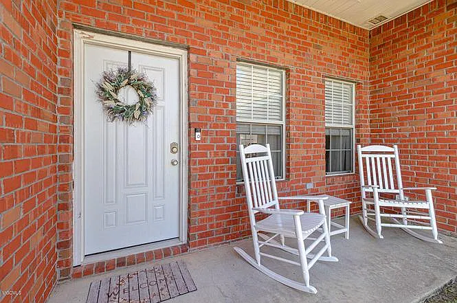 3 bed, 1403 sqft, $1,950 — Photo 2
