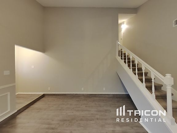2nd image of 1010 Canary Ln