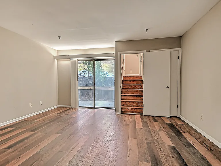109 Beechnut St #4 — Photo 22