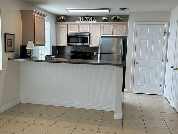 3rd image of 109 E Retama St #7