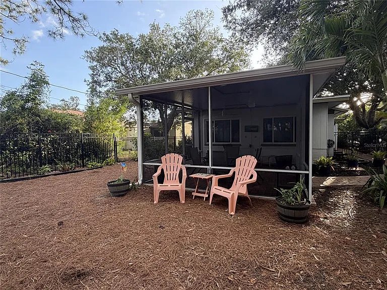 421 Riviera St — Photo 21