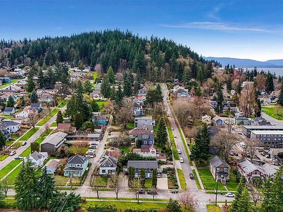 2nd image of 800 E Maple Street