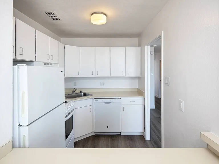 Crystal Tower Apartments — Photo 29