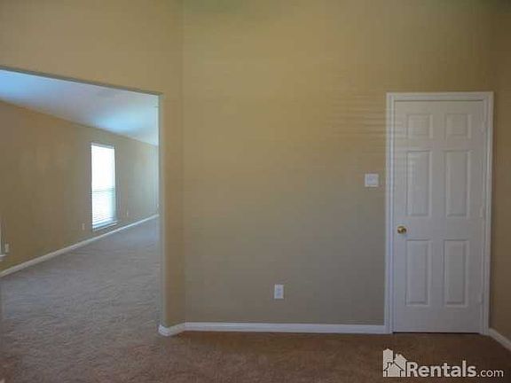 5th image of 3502 Dahlia Hill St