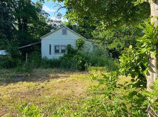 616 1/2 E North St, Clinton, IL 61727