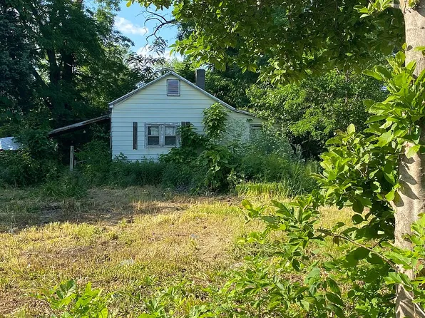 616 1/2 E North St, Clinton, IL 61727