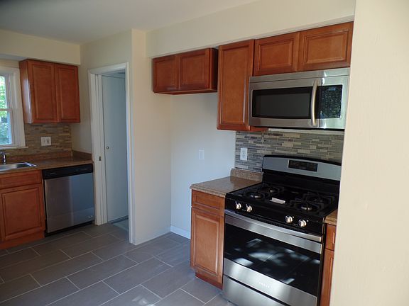 5th image of 1130 Bonnie Ln