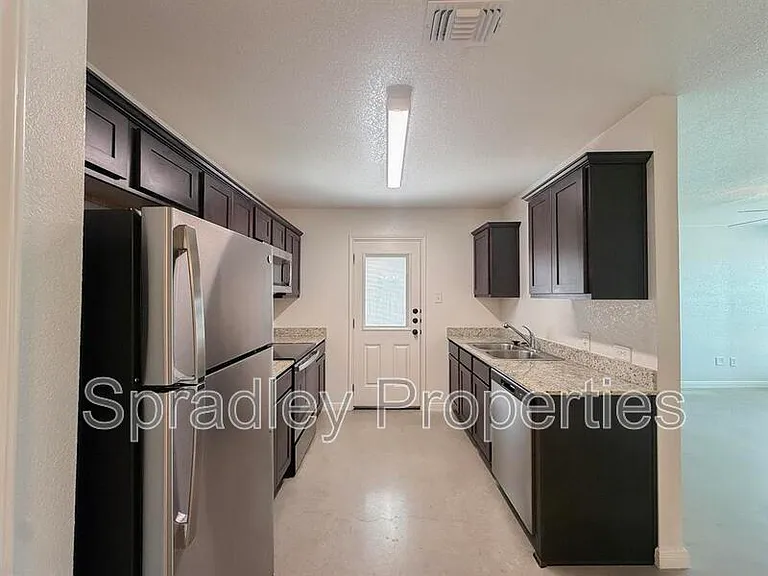 9110B Winding Ct — Photo 4